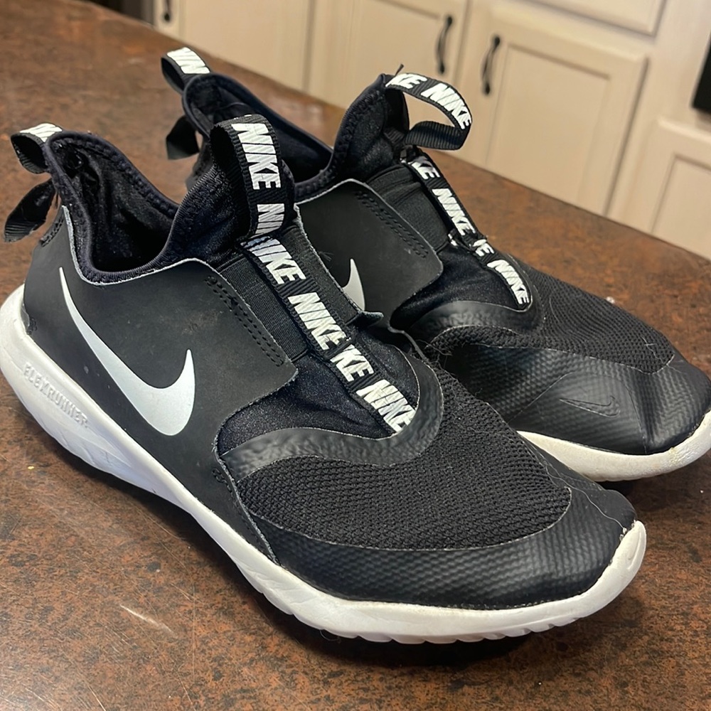 Nike Flex Runner size 6Y
